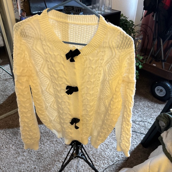 Sweaters - Cozy Cream Cable Knit Sweater with Black Accents